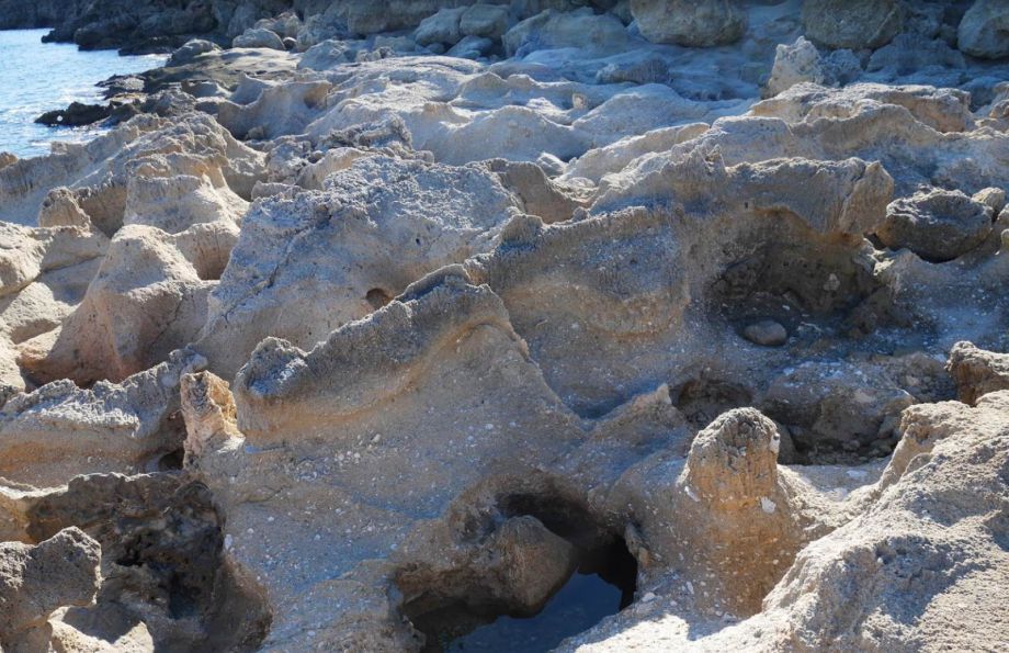 hotels neapolis laconia